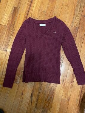 Hollister Women's Cable Knit V-Neck Sweater - Wine